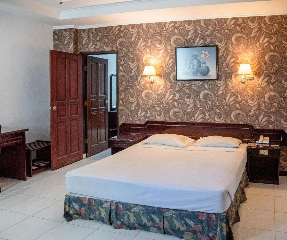Melin Hotel Tanjungpinang Esterno foto